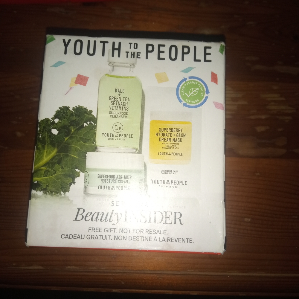 Youth to the People Skincare Set - Green and White